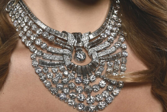 Van Cleef & Arpels Diamond Necklace Stolen: 41 Hammer Blows to the Glass — and Queen Nazli’s 217-Carat Diamond Necklace Was Gone